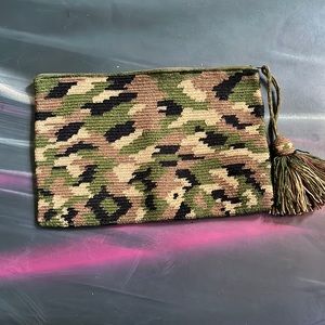 Ani Almeida camo clutch